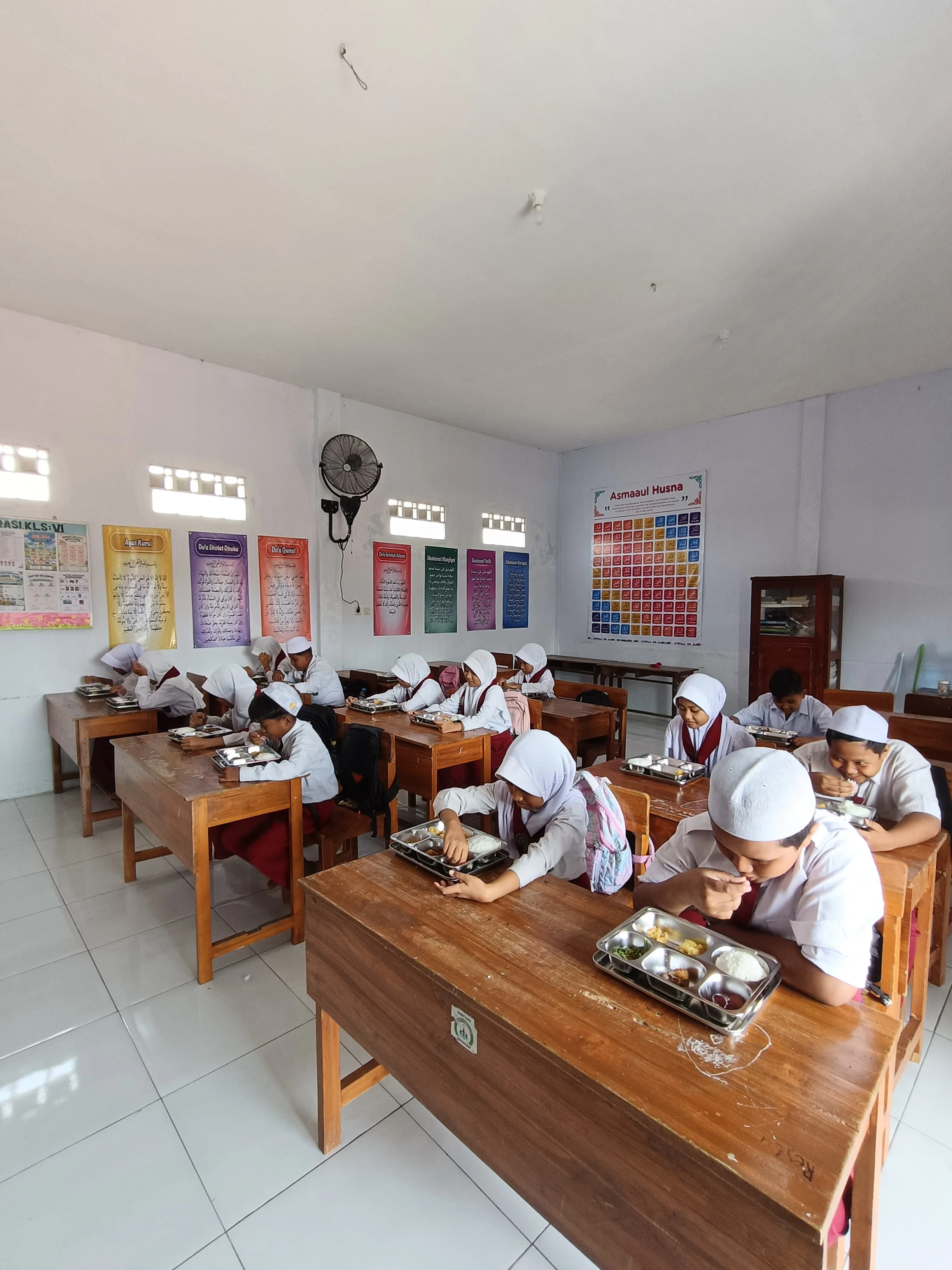 Budayakan Pola Hidup Sehat: Kebersamaan Siswa Dalam Program MBG